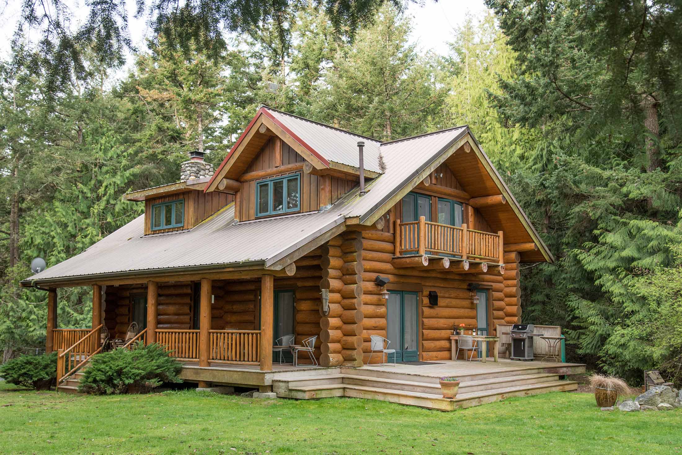 Unique Lopez Island Accommodations | Cedar Ridge Log Cabin